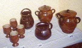Z vstavy tchovick keramiky - sdlky